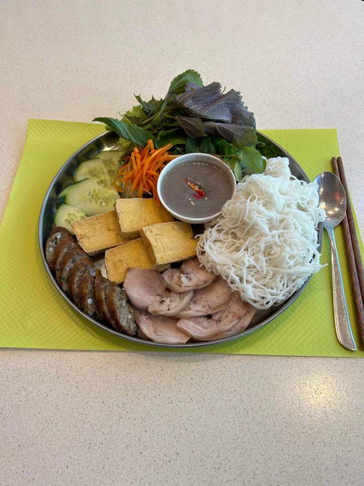 Plat de Bún đậu mắm tôm Paris