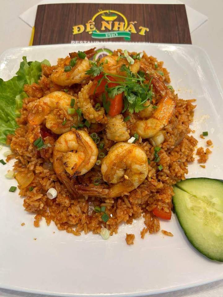 Assiette de riz frit thaïlandais Paris